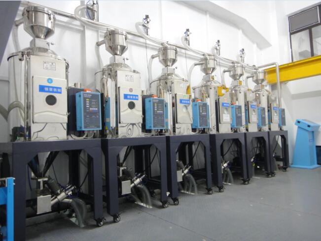 中央供料系統(tǒng)單機中的吸料機哪些組成的？